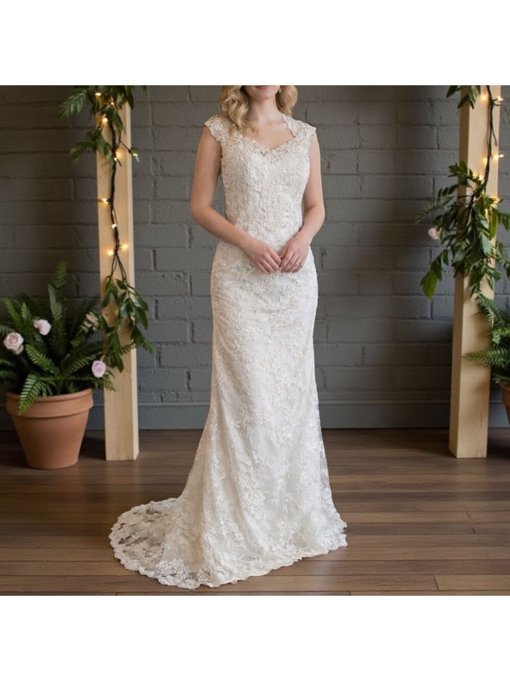 Boutique-Made Ivory Lace Wedding Dress Sz 6 XS/S Beaded Open Back Train Gown